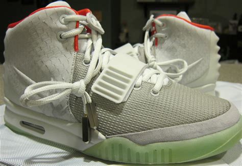 nike air yeezy leuchten|nike yeezy 2 pure platinum.